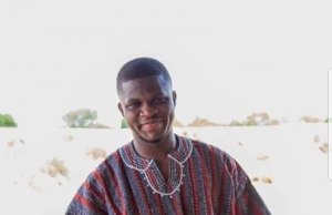 TWITTER DOG WALKS SAMMY GYAMFI’S ASS