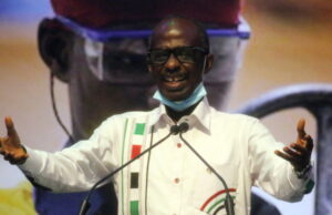 Asiedu Nketia’s posture while receiving Covid-19 vaccine