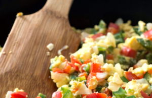 HOW TO MAKE VEGETABLE SCRAMBLED EGGS