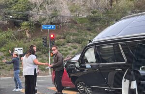 ARNOLD SHWARZNEGGER INVOLVED IN A FOUR CAR ACCIDENT