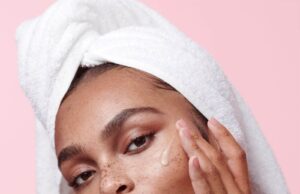 TOP 4 BENEFITS OF MOISTURIZING